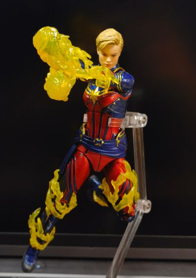 MAFEX No.163  复仇者联盟4 终局之战 惊奇队长(终局之战版)