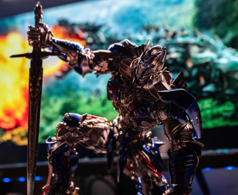 3Z0457 DLX 变形金刚5：最后的骑士 擎天柱