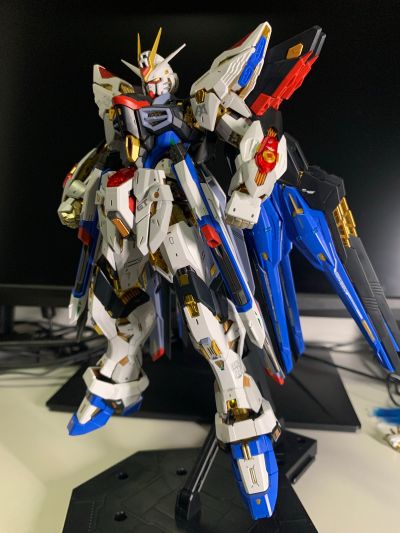 MGEX   1/100  强袭自由高达