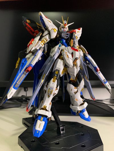 MGEX   1/100  强袭自由高达