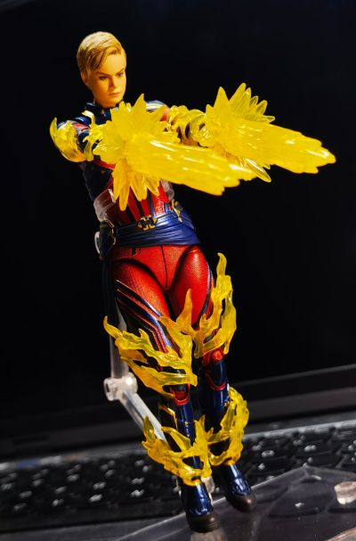 MAFEX No.163  复仇者联盟4 终局之战 惊奇队长(终局之战版)