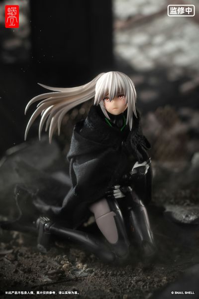 黑色战术连帽披风