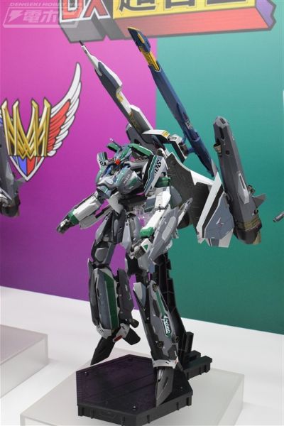 DX超合金 超时空要塞系列 VF-31AX 卡伊洛斯 进阶型 (伯格·康瓦尔特机) 对应超级配件套装