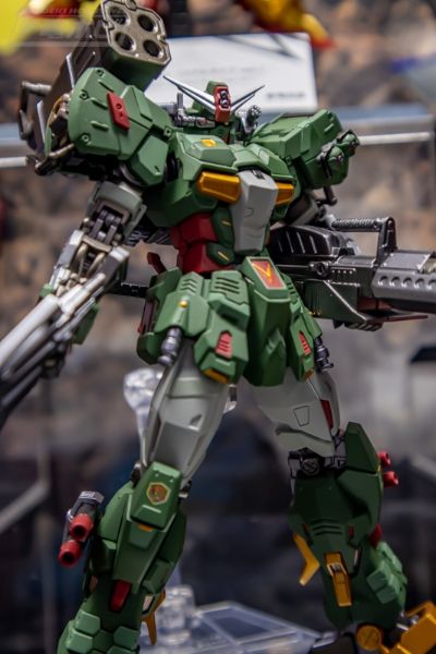 METAL ROBOT魂＜机动战士系列＞ 真指挥官高达