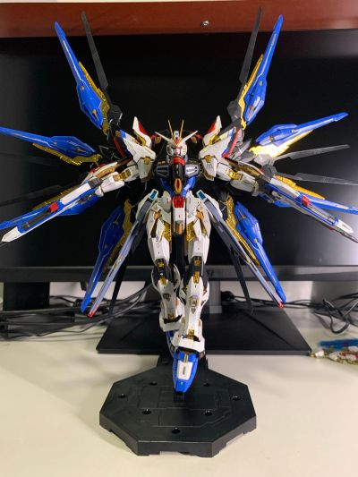 MGEX   1/100  强袭自由高达