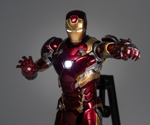 3Z0256 DLX系列 美国队长3：内战 钢铁侠 46号装甲