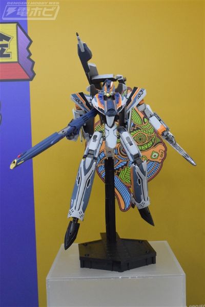 DX超合金 超时空要塞系列 VF-31AX 卡伊洛斯 进阶型 （查克·马斯坦格机）