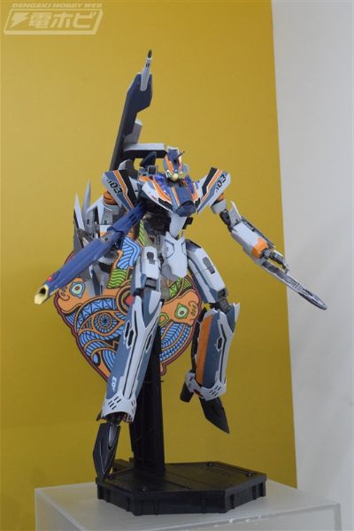 DX超合金 超时空要塞系列 VF-31AX 卡伊洛斯 进阶型 （查克·马斯坦格机）