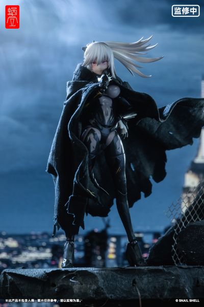 黑色战术连帽披风