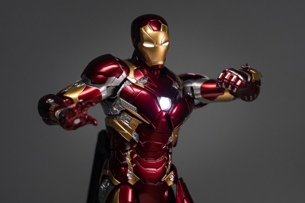 3Z0256 DLX系列 美国队长3：内战 钢铁侠 46号装甲