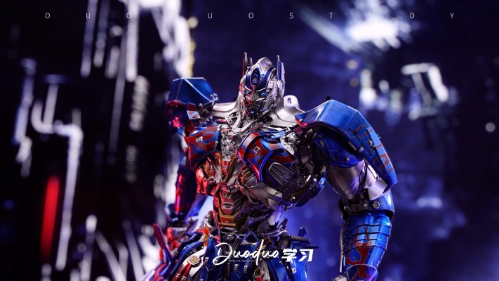 3Z0457 DLX 变形金刚5：最后的骑士 擎天柱