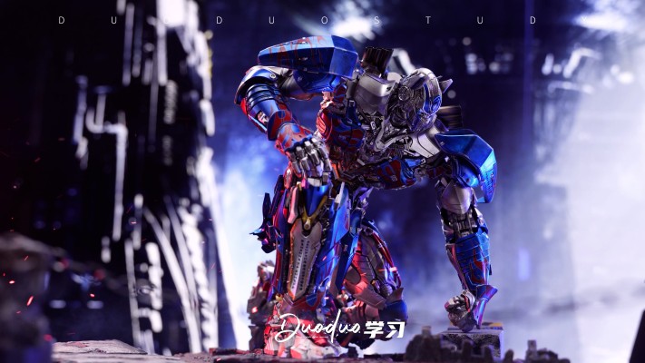 3Z0457 DLX 变形金刚5：最后的骑士 擎天柱