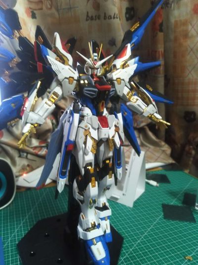 MGEX   1/100  强袭自由高达