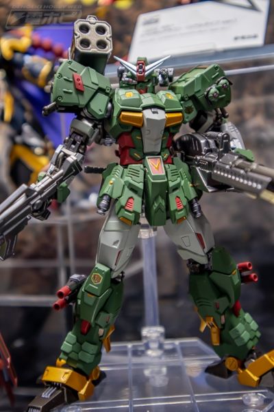 METAL ROBOT魂＜机动战士系列＞ 真指挥官高达