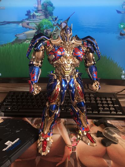 3Z0457 DLX 变形金刚5：最后的骑士 擎天柱