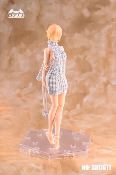 露臀手工针织毛衣