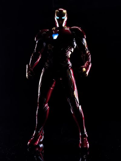 3Z0249 DLX 复仇者联盟3：无限战争 钢铁侠 50号装甲