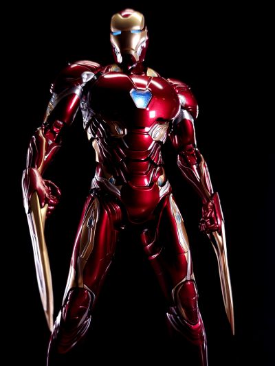 3Z0249 DLX 复仇者联盟3：无限战争 钢铁侠 50号装甲