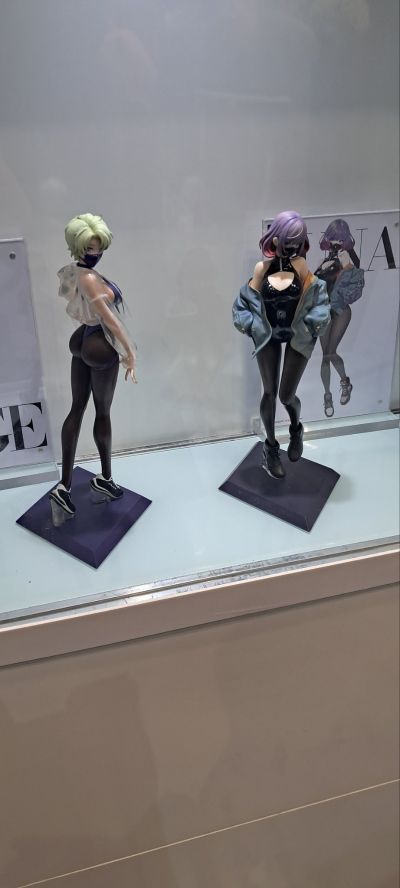 运动鞋×高开衩×口罩 赛琪