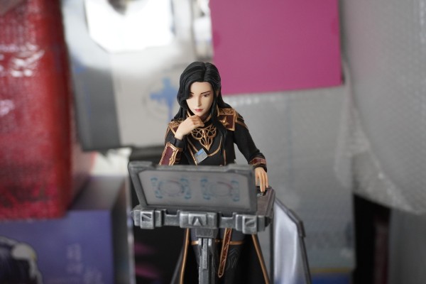 灵笼 灯塔指挥官 —— 镜南