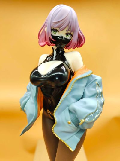 运动鞋×高开衩×口罩 露娜