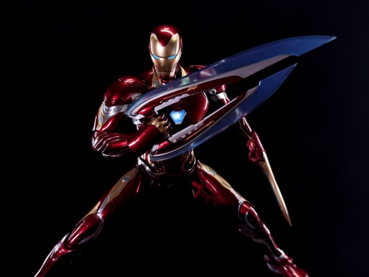 3Z0249 DLX 复仇者联盟3：无限战争 钢铁侠 50号装甲