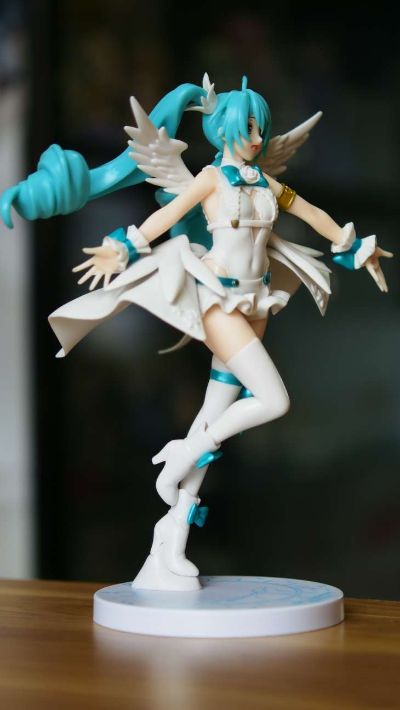 超级景品 “初音未来15周年纪念” 原画师：村上 ゆいち