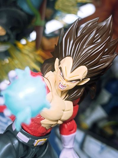 S.H.Figuarts 龙珠GT  超级赛亚人4 贝吉塔
