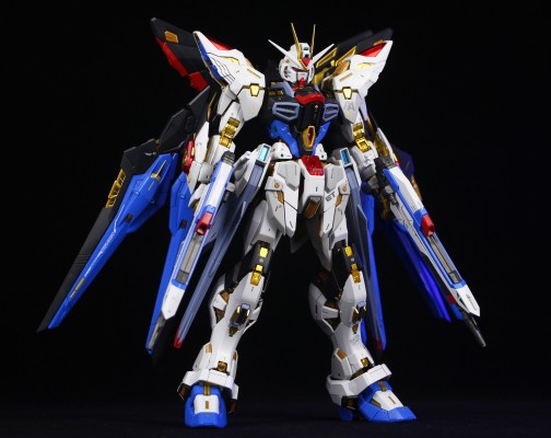 MGEX   1/100  强袭自由高达