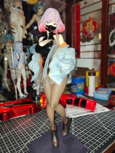 运动鞋×高开衩×口罩 露娜