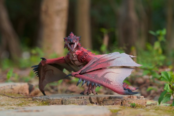 S.H.MonsterArts 怪物猎人 雄火龙