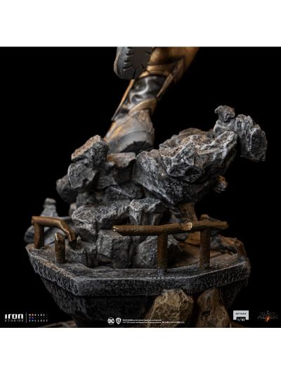 黑亚当（电影） 鹰侠