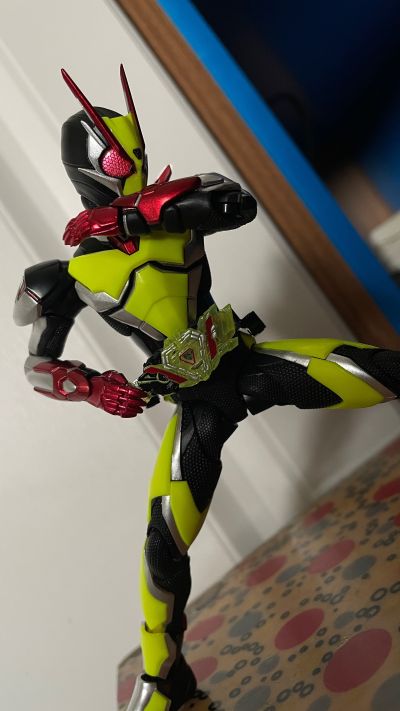 S.H.Figuarts  假面骑士零二（伊兹版）