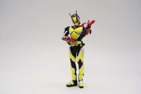 S.H.Figuarts  假面骑士零二（伊兹版）
