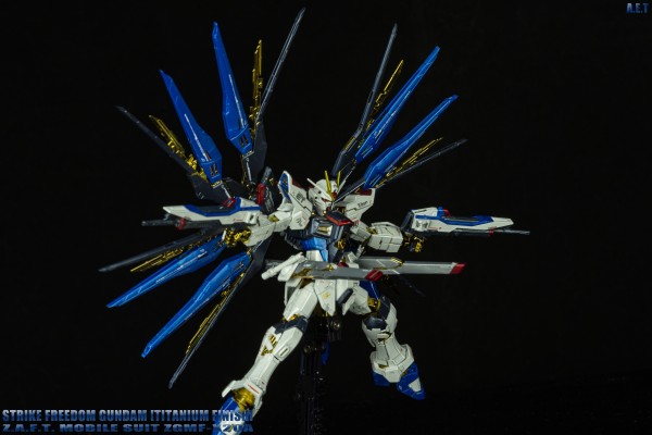 RG 强袭自由高达专用强化特效件“天空之翼”