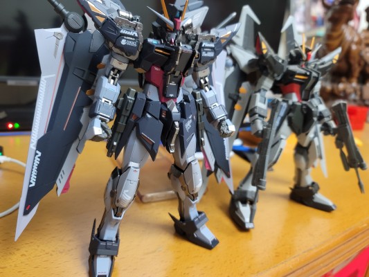 METAL BUILD 机动战士高达SEED C.E.73 观星者 漆黑强袭高达（新生强袭版）