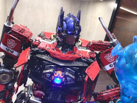 大黄蜂 擎天柱 地球形态