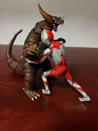 S.H.Figuarts  哥莫拉