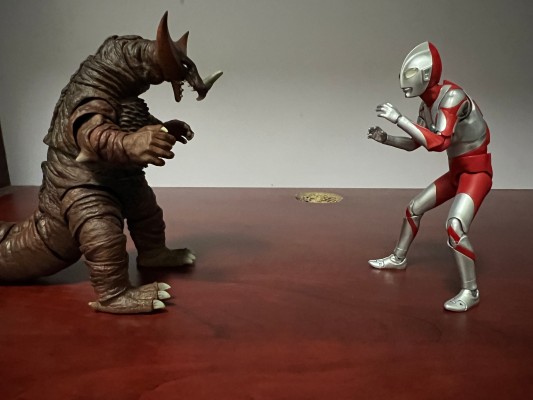 S.H.Figuarts  哥莫拉