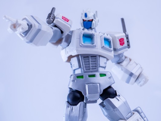 REVOLTECHNo.019变形金刚 フレンドショップ限定 ウルトラマグナス