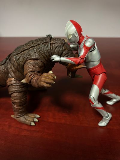 S.H.Figuarts  哥莫拉