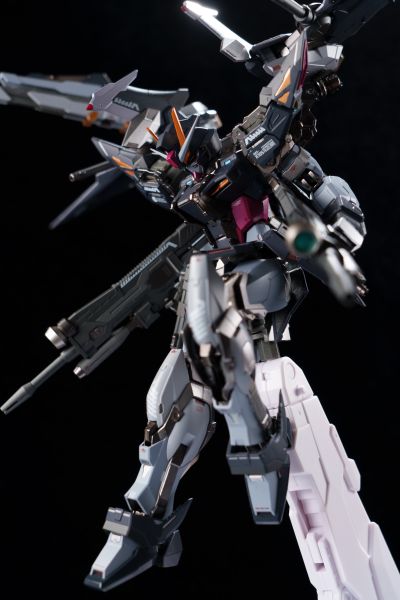 METAL BUILD 机动战士高达SEED C.E.73 观星者 漆黑强袭高达（新生强袭版）