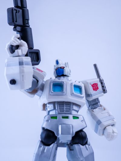 REVOLTECHNo.019变形金刚 フレンドショップ限定 ウルトラマグナス