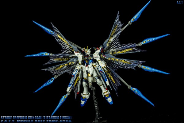 RG 强袭自由高达专用强化特效件“天空之翼”