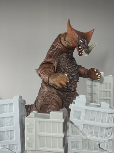 S.H.Figuarts  哥莫拉