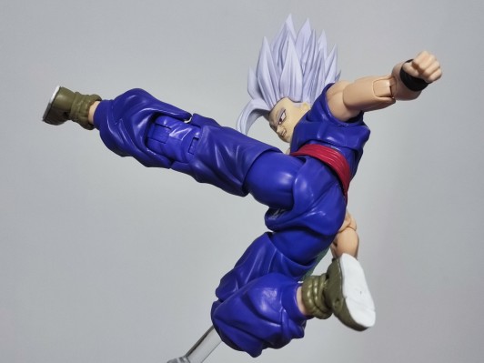 S.H.Figuarts  终极悟饭《龙珠超：超级人造人》