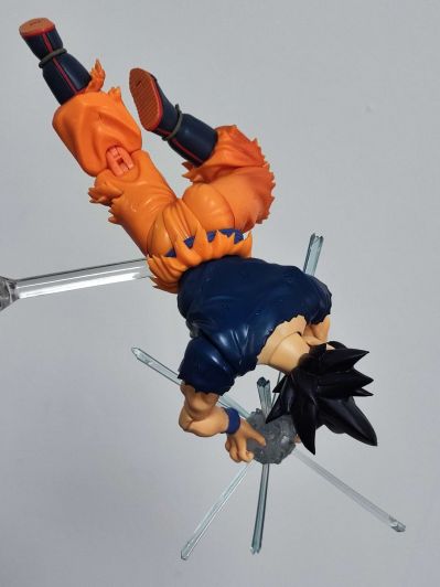 S.H.Figuarts   龙珠超 孙悟空 自在极意功“兆” -会场限定配色版-