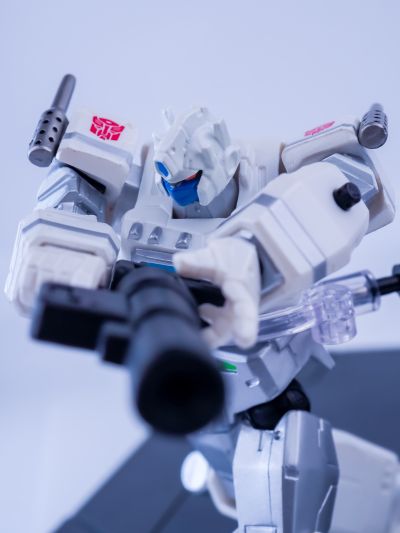 REVOLTECHNo.019变形金刚 フレンドショップ限定 ウルトラマグナス