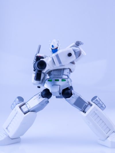 REVOLTECHNo.019变形金刚 フレンドショップ限定 ウルトラマグナス