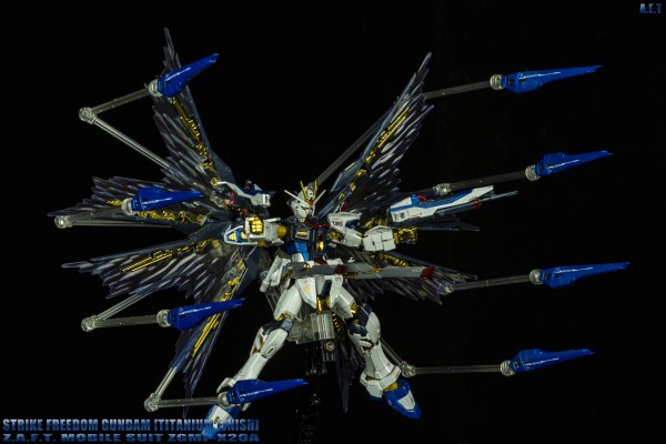 RG 强袭自由高达专用强化特效件“天空之翼”